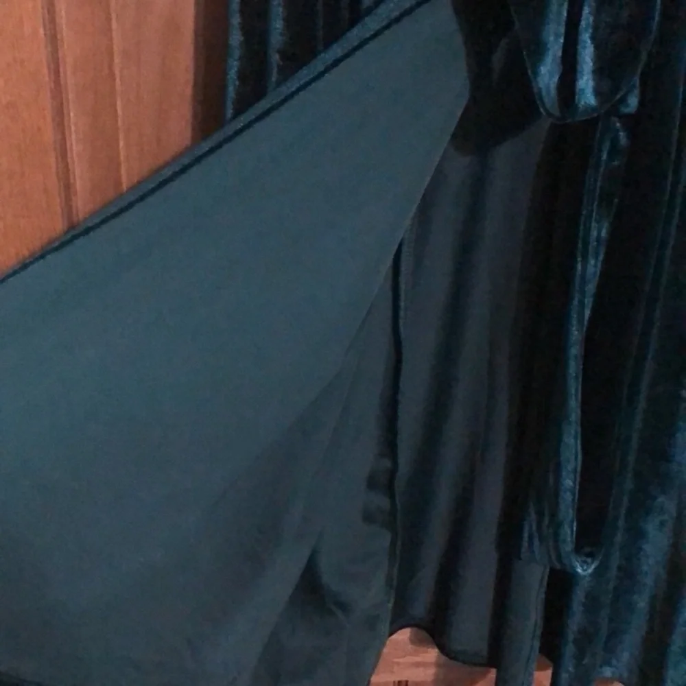 Petal & Pup green velvet v-neck long sleeve wrap dress - Picture 5 of 8